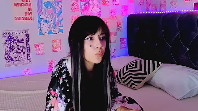 CrystalL0vee webcam