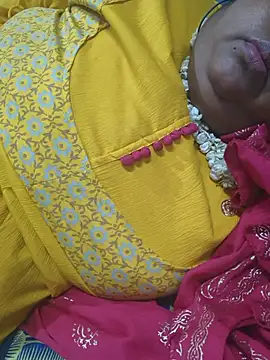 tamilkaviya143 live cam on StripChat