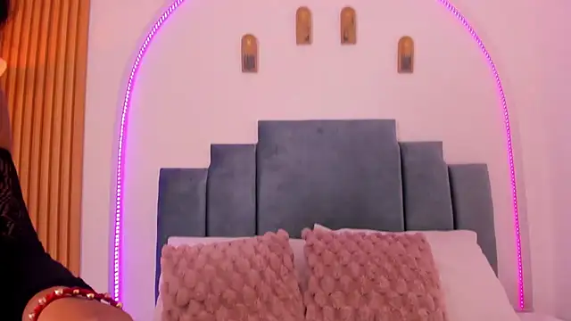 naomi__lux