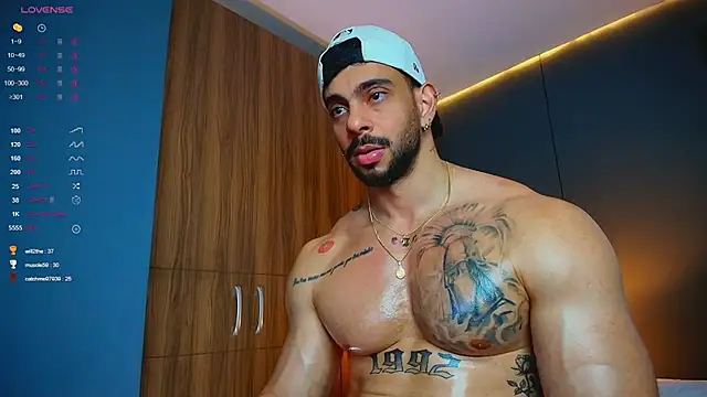 massimo_visconti live cam on StripChat