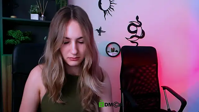riley_sanders webcam
