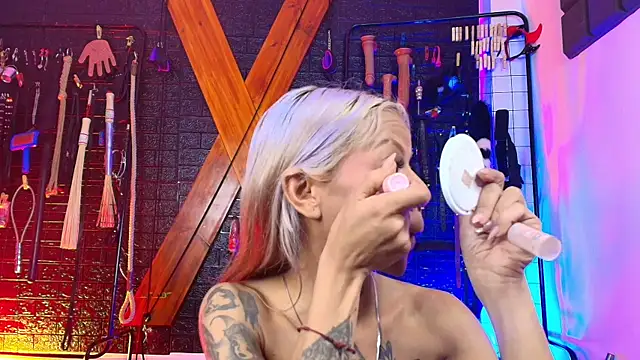 Ariaoficial webcam