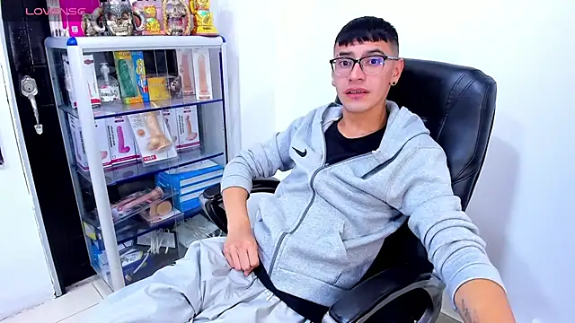 Alexx_bigcockk webcam