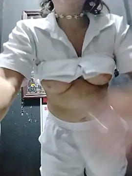 LUNAGREEN_1 live cam on StripChat