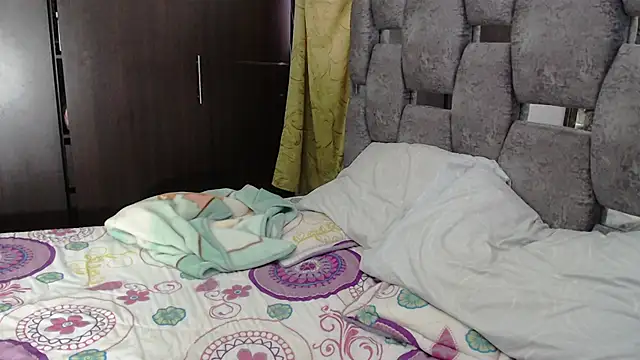 sara_hott_1 live webcam