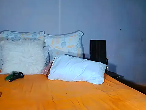 KINKYBOOTI22 webcam