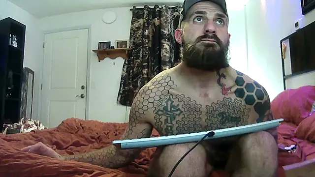 Bearlyfuckinglogan live cam on StripChat