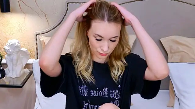 AmadaReine webcam