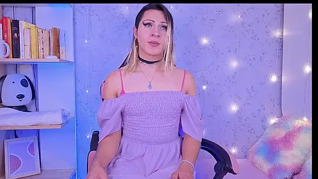 _Alexaavandercloude live cam on StripChat