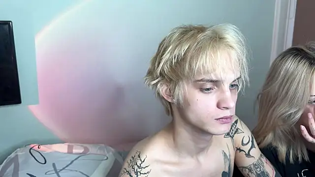 mia_side webcam