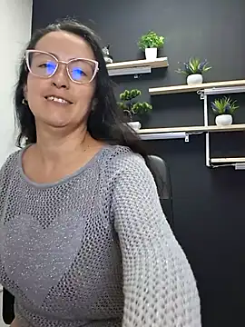 Lauryn_Jones live cam on StripChat