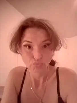 Elenikacherry live cam on StripChat