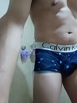 John_ZZ7 live cam on StripChat