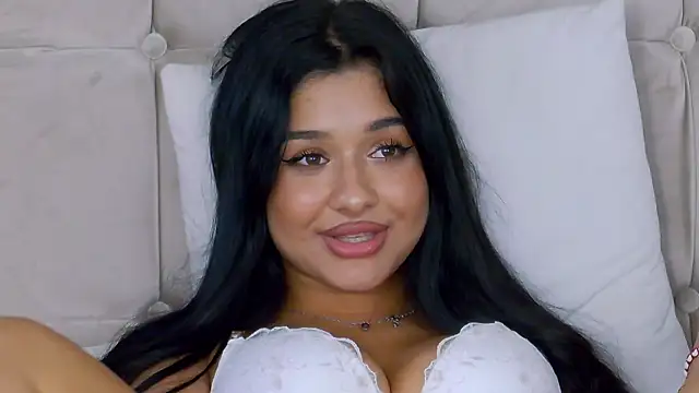 MissNaomiBelle webcam
