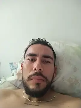 Vazquenuann live cam on StripChat