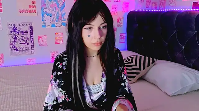 CrystalL0vee webcam