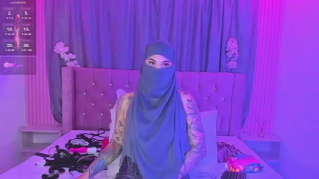 nayla-mouna (F young) - fingery in pussy