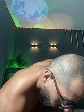 magnumchris - Magnumchris's free webcam - UK Sex Cams