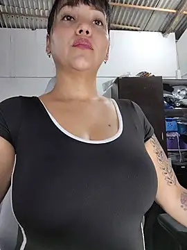 karly_hot_ live cam on StripChat