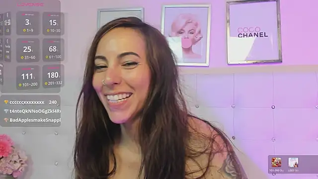 HollyBloom_ webcam