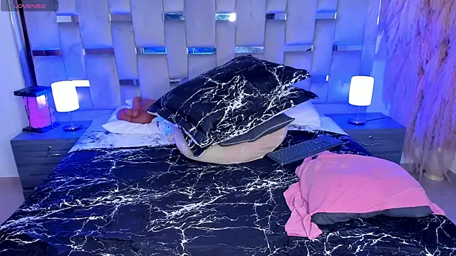 Cammiila live sex cam
