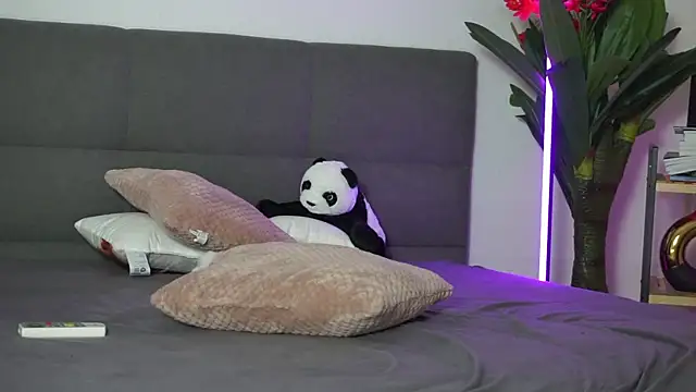 LuxeKiana live cam on StripChat