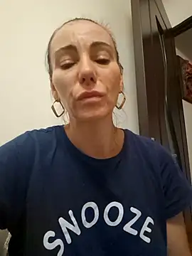 milflovelyxxx live cam on StripChat