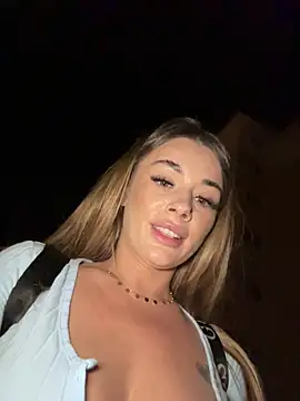 isabellaetthan (F young) - Boobs out outside +:gift:4last