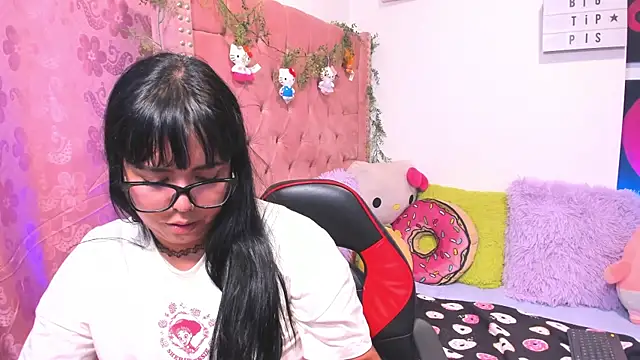 LillyCandy live cam on StripChat
