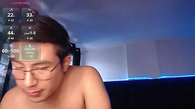 andrewmhilton_ live cam on StripChat