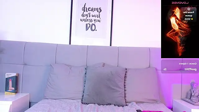 Nicolee_Saint webcam