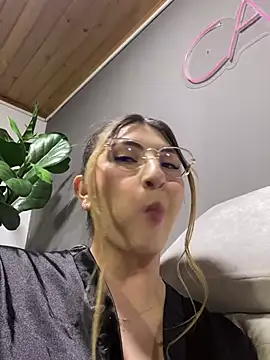 Alanna_DH webcam