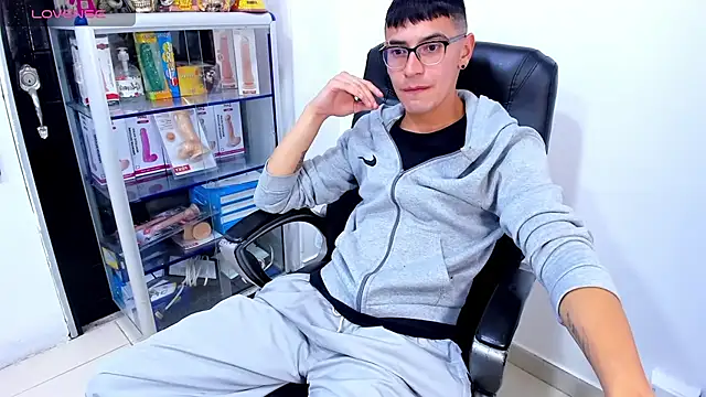 Alexx_bigcockk webcam
