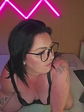 CurvyBonnie_XO webcam