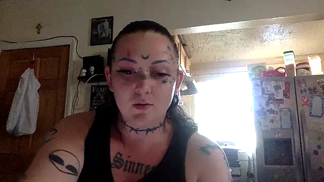 CurvyTrans2002 live cam on StripChat