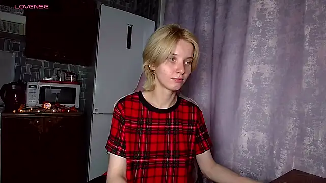 Madelaineses live cam on StripChat