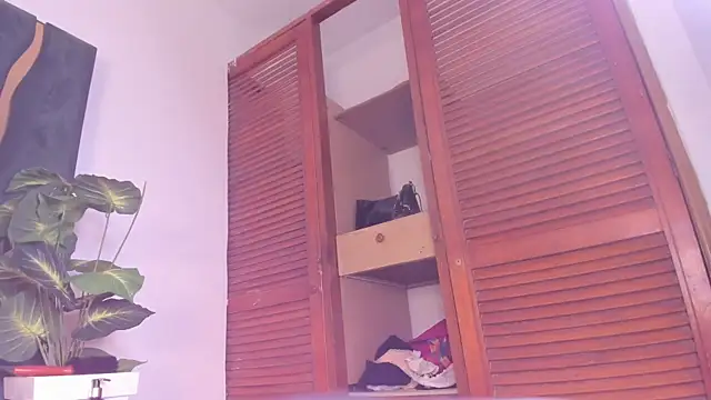 noa_roseasm webcam