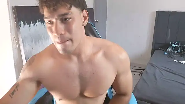 latin_party007 live cam on StripChat