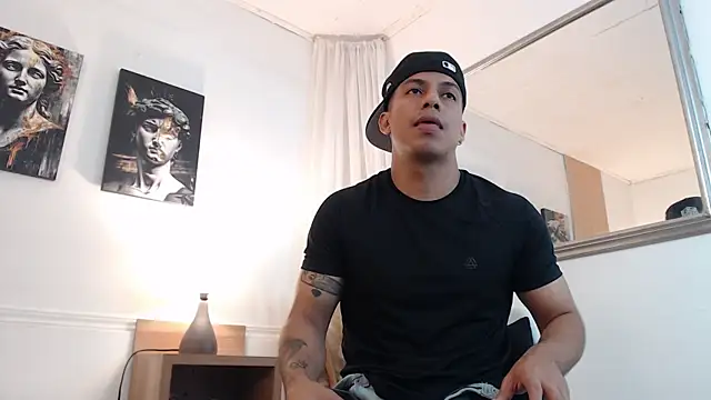 Diego_salvatore live cam on StripChat