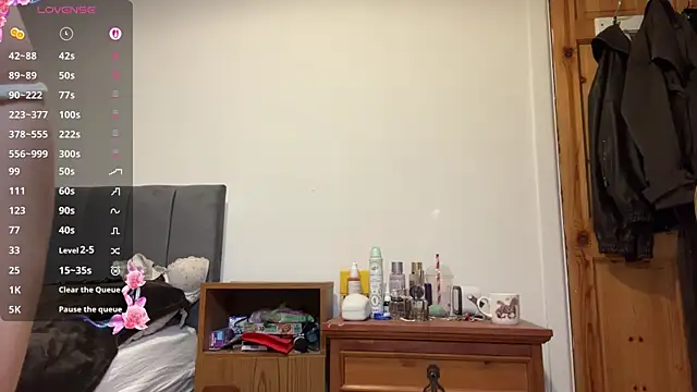 dewlullaby live cam on StripChat