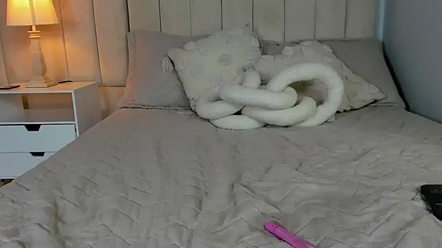 Paulina_Diamond1 live cam on StripChat