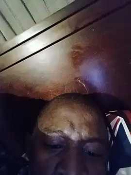 VariedOutsize live cam on StripChat