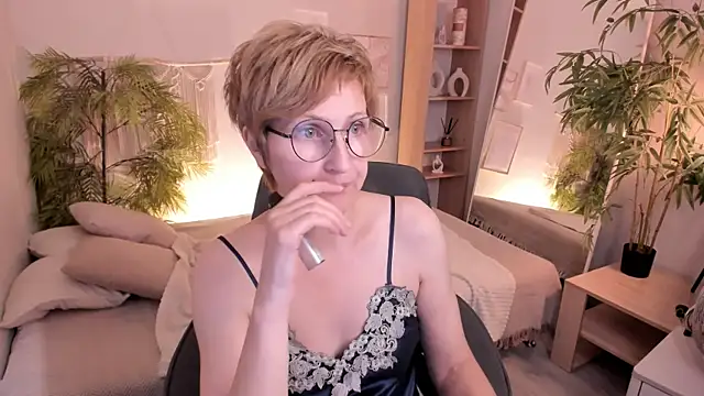Paris_Cherry live cam on StripChat