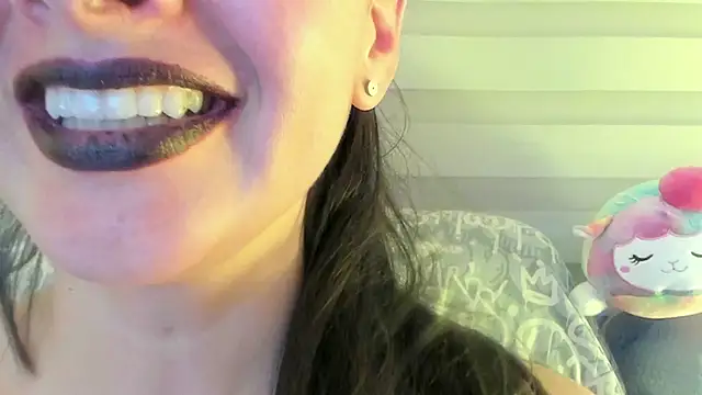 queen_fetish (F milf) - KISS AND LICK DILDO