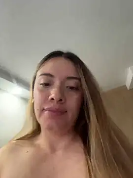 valery_mora webcam