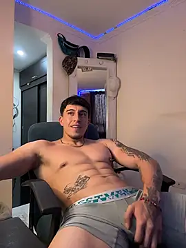 strongboy_ live cam on StripChat