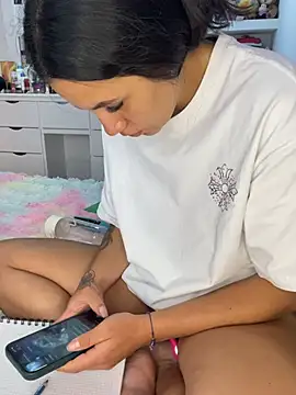 Marianahb-e live cam on StripChat