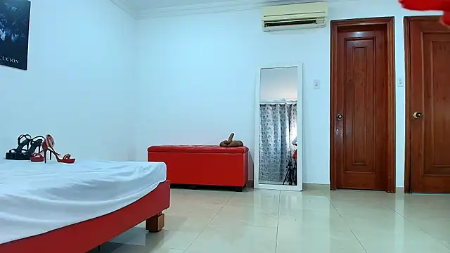 EIMY-ROBERTS live cam on StripChat