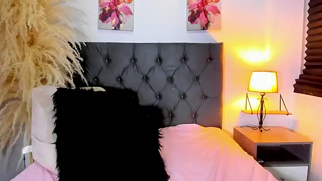SagiraBelle live cam on StripChat