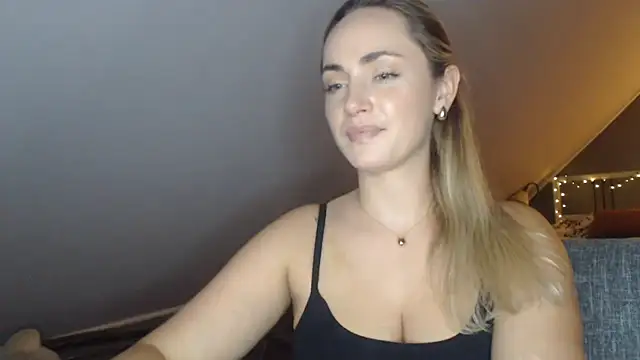 ScarlettSensitive live cam on StripChat